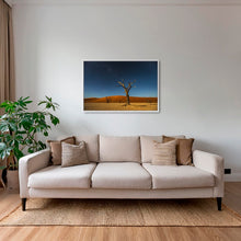 Charger l'image dans la galerie, Lever de pleine lune sur le Deadvlei