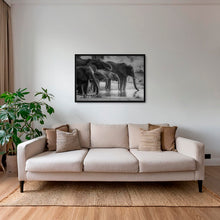 Charger l&#39;image dans la galerie, La famille au bar
