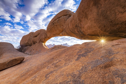 Soleil dans la roche