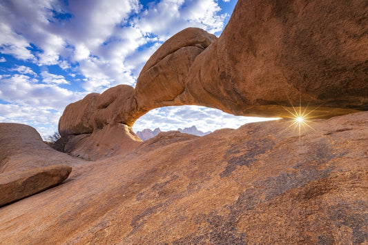 Soleil dans la roche