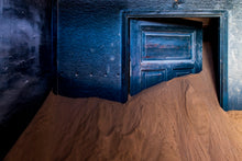 Charger l&#39;image dans la galerie, La porte bleue
