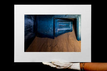 Charger l&#39;image dans la galerie, La porte bleue
